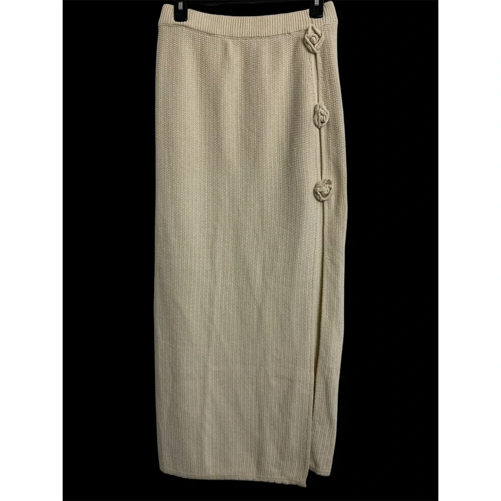 Forever 21 Cream Knit Boho  Maxi Skirt with Rosette Detail Side Slit Size Large‎